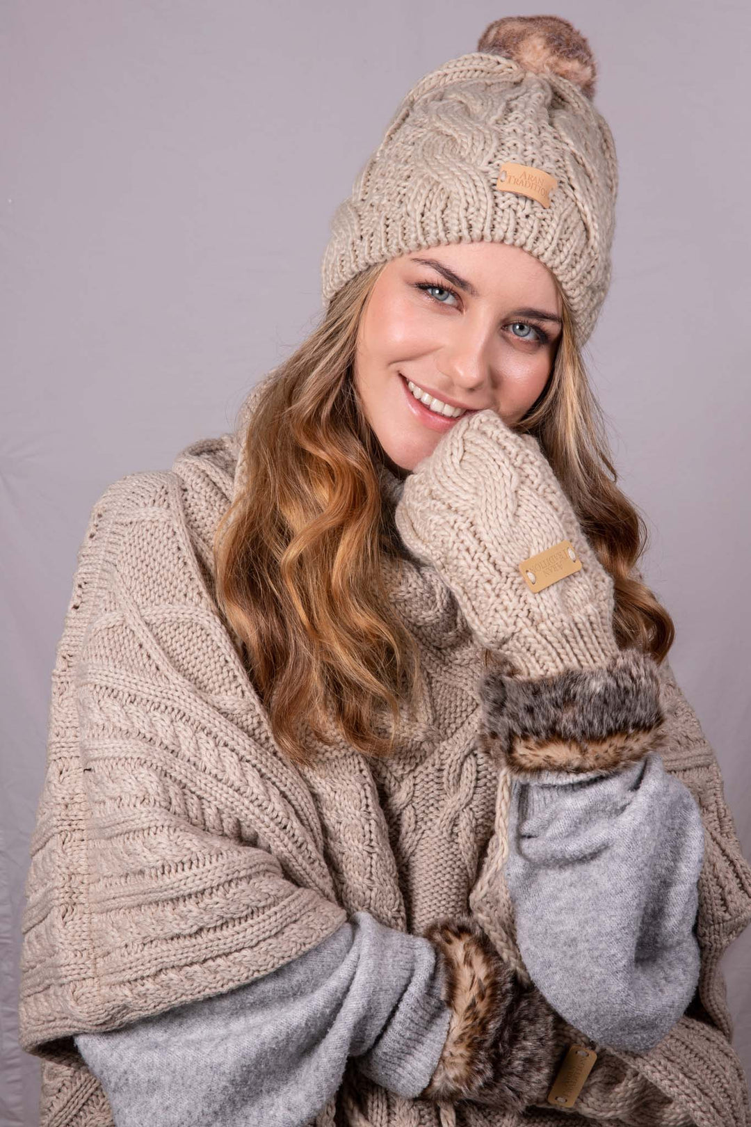 Stay Cozy & Luxurious with Aran Cable Fur Trim Mittens