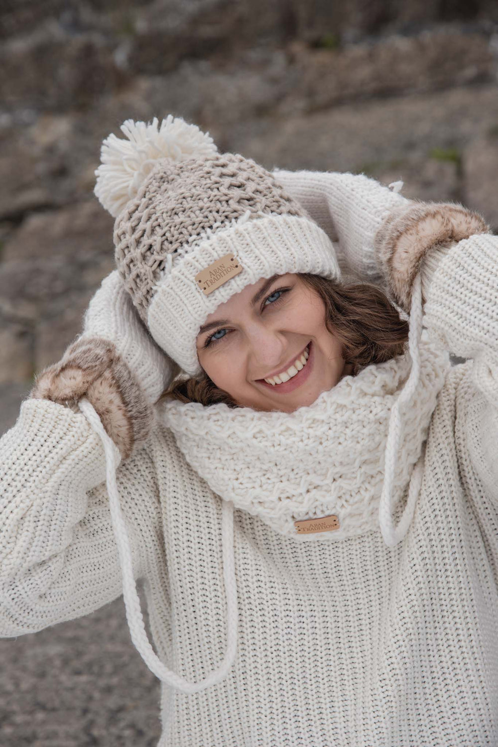 Stay Cozy & Luxurious with Aran Cable Fur Trim Mittens