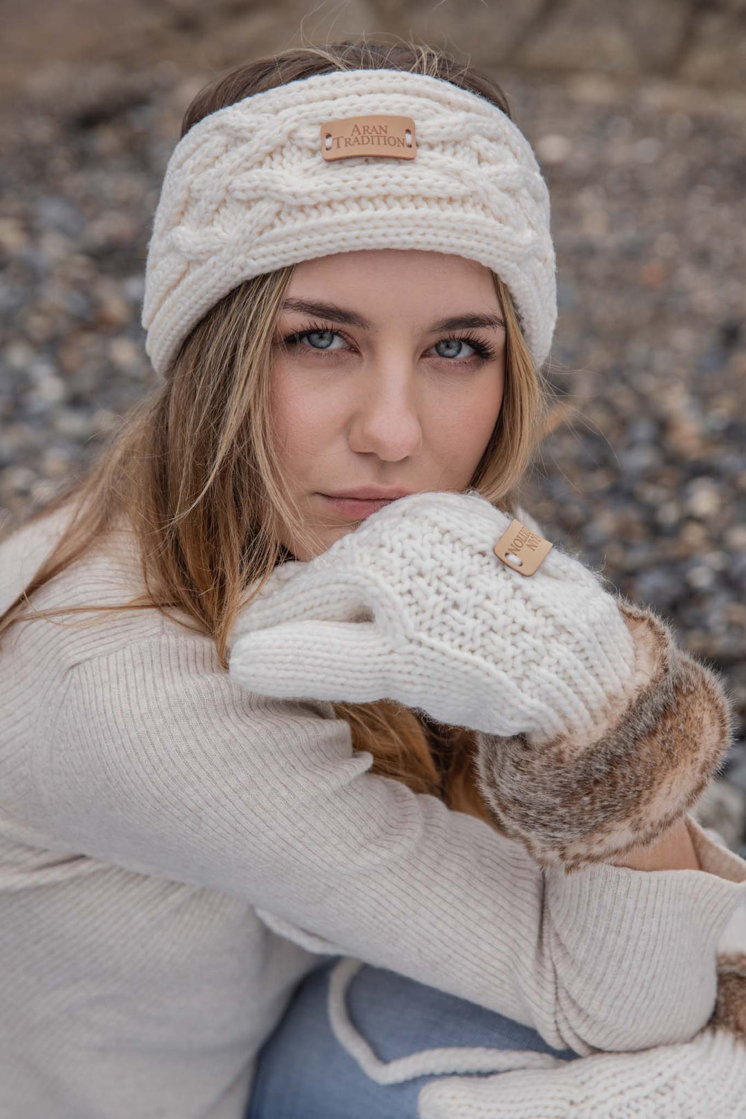 Stay Cozy & Luxurious with Aran Cable Fur Trim Mittens